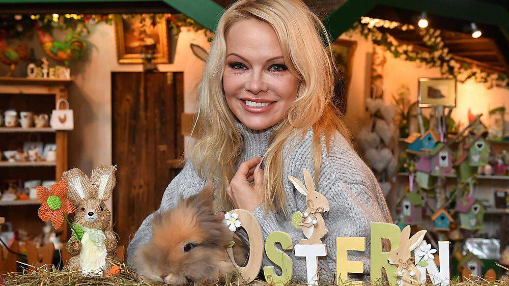 Pamela Anderson besuchte Gut Aiderbichl 