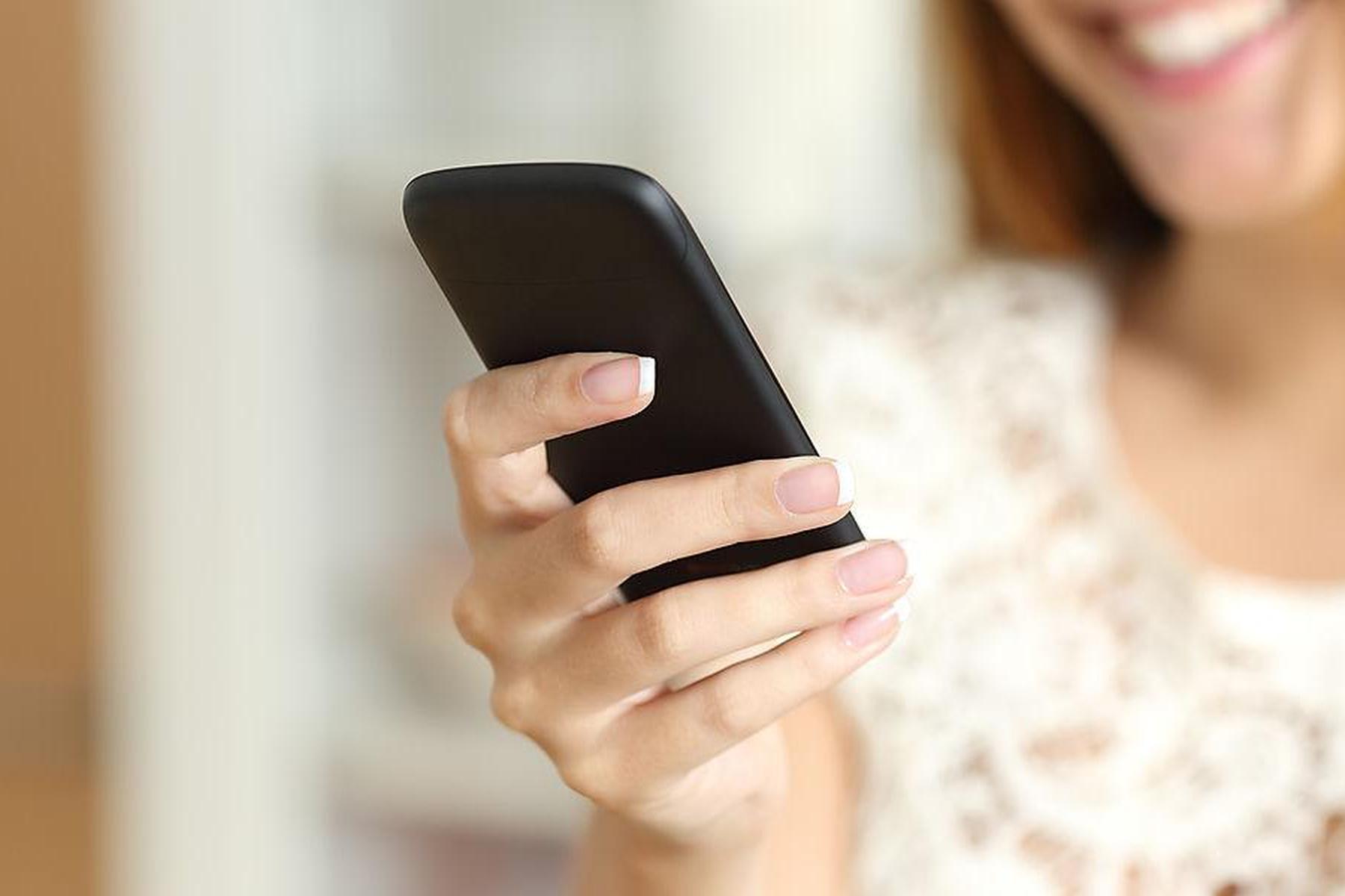 Sechs Urteile zugunsten Kunden: Mobilfunkanbieter müssen Servicepauschale zurückzahlen
