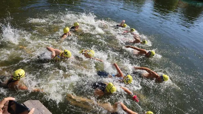Zahlreiche Kinder stürzten sich beim „Aquathlon Kids Vulkanland“ im Seebad Riegersburg in die Fluten und schwammen um die Wette