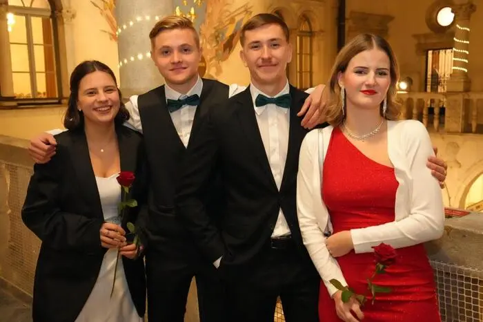 Klicken Sie sich bitte durch die weiteren Fotos!