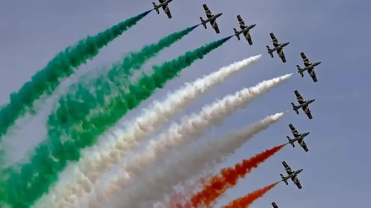 Die Frecce tricolori mit den Farben der italienischen Fahne "Tricolore"