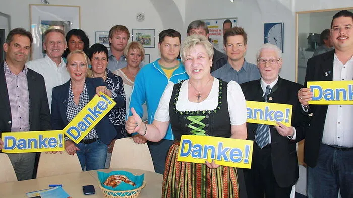 Helga Kügerl und ihr dankbares FPÖ-Team