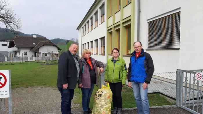 Unterstützt wurden die Schüler von der Dorfgemeinschaft "St. Martin aktiv", der Freiwilligen Feuerwehr, dem Elternverein und der Stadtgemeinde Feldkirchen