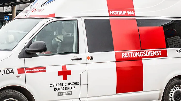 Die Rettung brachte die Verletzten ins Krankenhaus Spittal/Drau