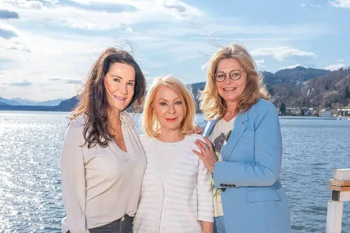 Beim Werzers Saisonopening  vergnügten sich (von links) Mariella Ahrens, Gerda Rogers und Maren Gilzer