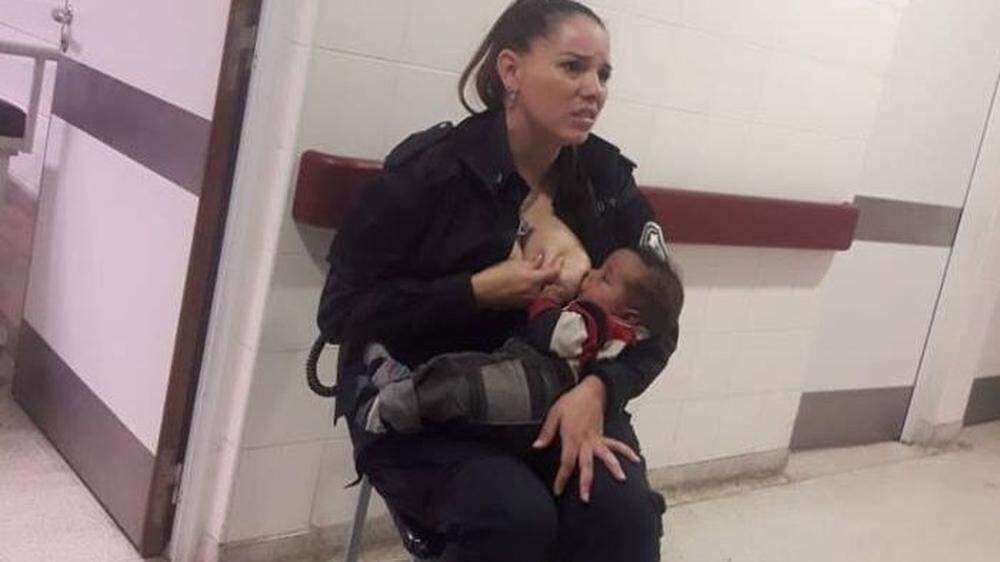 Polizistin Cele Ayala stillte ein hungerndes Baby 