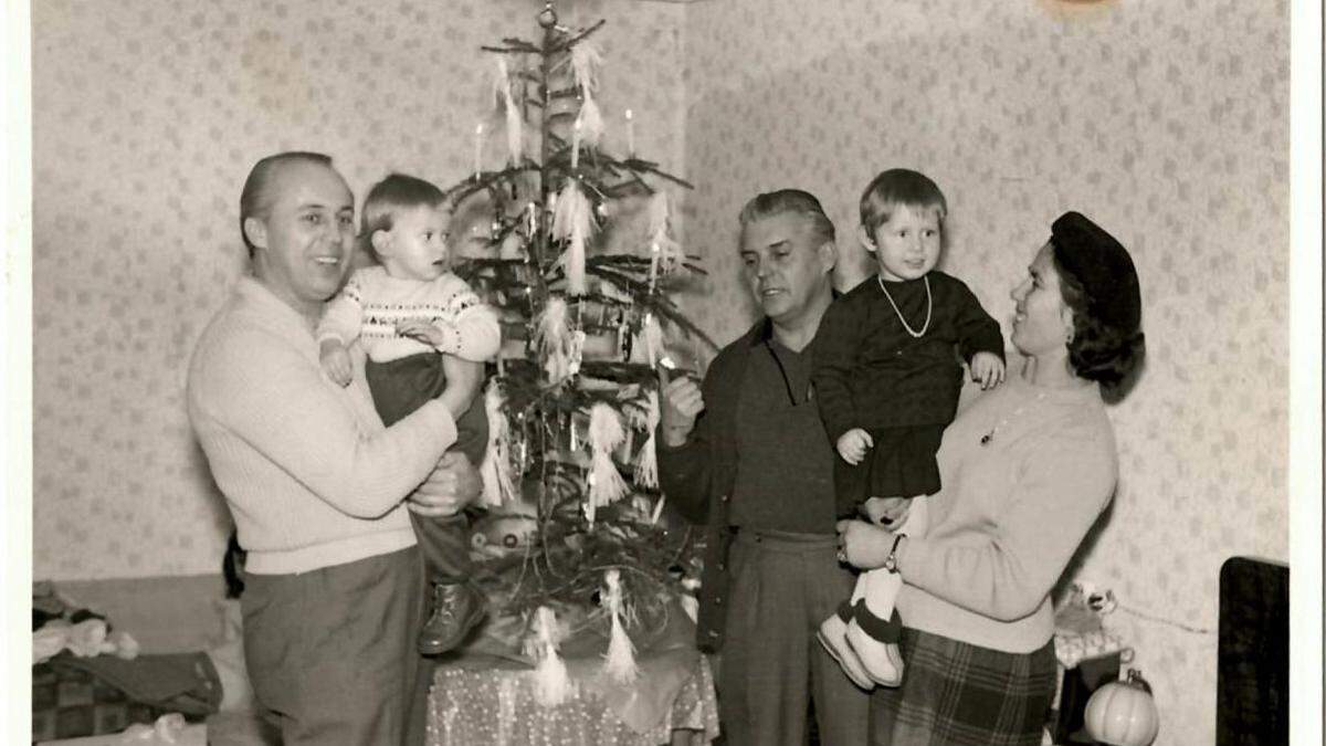 Undatiertes Familienfoto aus dem Album der Bürgermeisterin (2. v. r.): Die kleine Elke Kahr mit ihren Eltern, links ihr Onkel und ihre Nichte