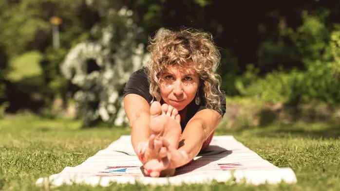 Scarlet Olesova ist Hüttenwirtin und Yogalehrerin