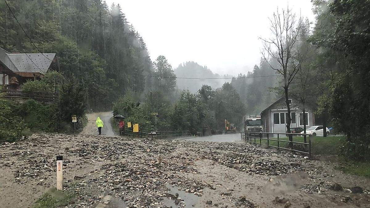 Ganze Straßen waren nach dem Unwetter am Samstag im Bezirk Voitsberg unpassierbar