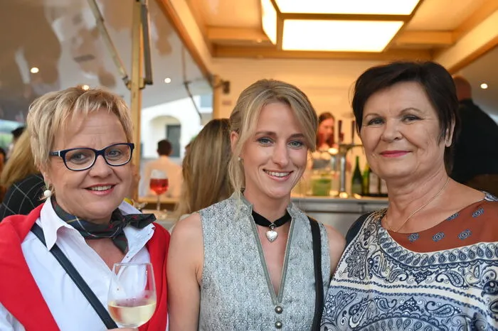 Von links: Petra Lingitz, Stefanie Brunner und Karin Forsthuber genossen den Abend