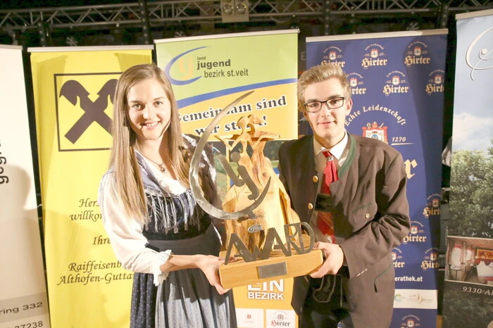 Übrigens: Der diesjährige St. Veiter Landjugend (LJ)-Award für die aktivste LJ ging an die LJ Krappfeld (am Foto Obmann-Stellvertreter Sebastian Prasser, Leiterin Elisabeth Fleischhacker) ... 