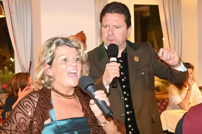 Künstlerisches Duo: Christiane Beutl und der singende evangelische Pfarrer Jörg Hiltner.