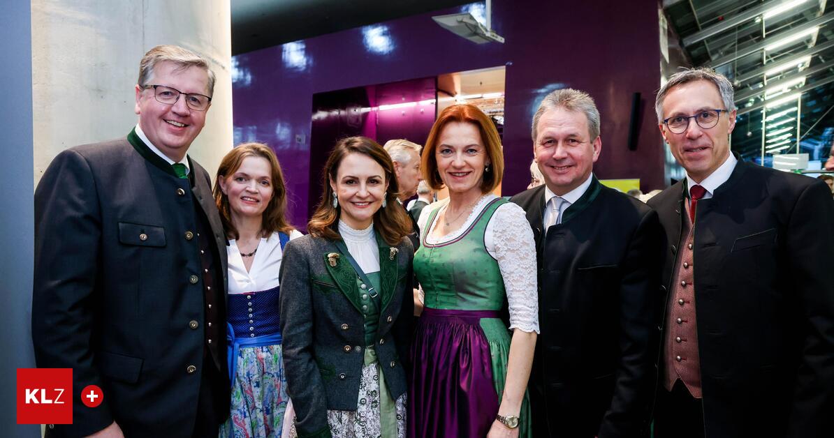 75-Bauernbundball-Einzug-mit-F-nf-Schrauben-in-der-Schulter