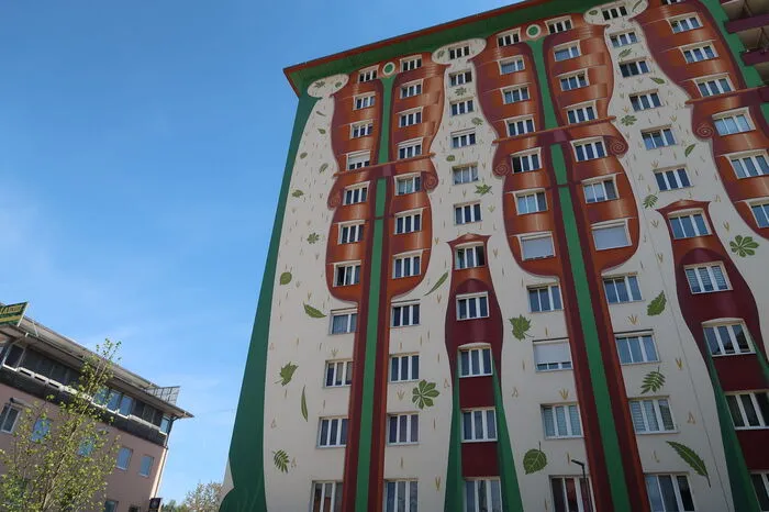 Auch das angesiedelte Wohnhaus steht im Zeichen der Begrünung.