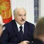 Lukaschenko versetzt halbe Armee in Kampfbereitschaft