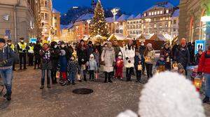 Bis zu 150 Menschen zogen mit Laternen durch Graz