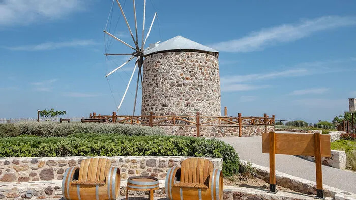 In Mylotopi in Kefalos lässt sich neben einem rekonstruierten traditionellen Haus auch eine alte Windmühle besuchen.