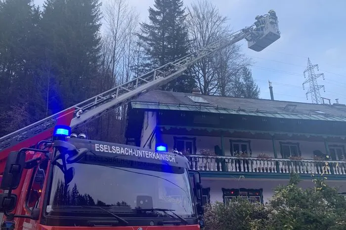 Die große Drehleiter des Abschnitts Ausseerland kam auch zum Einsatz