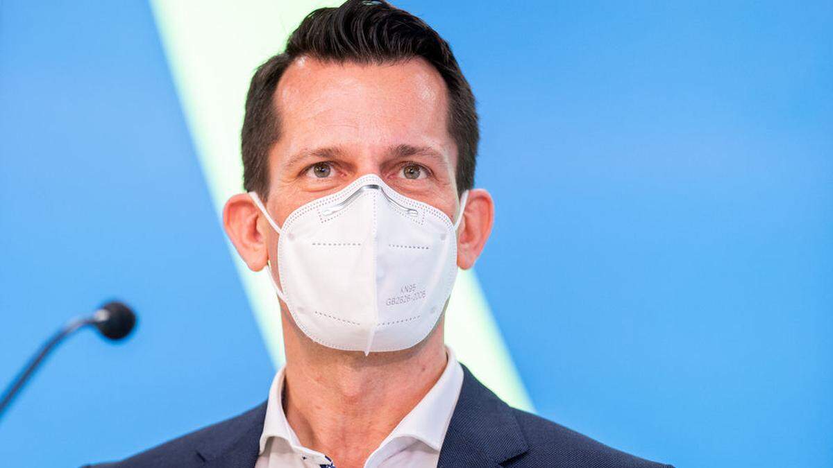 Gesundheitsminister Wolfgang Mückstein ruft zu Abstand und Maskentragen auf