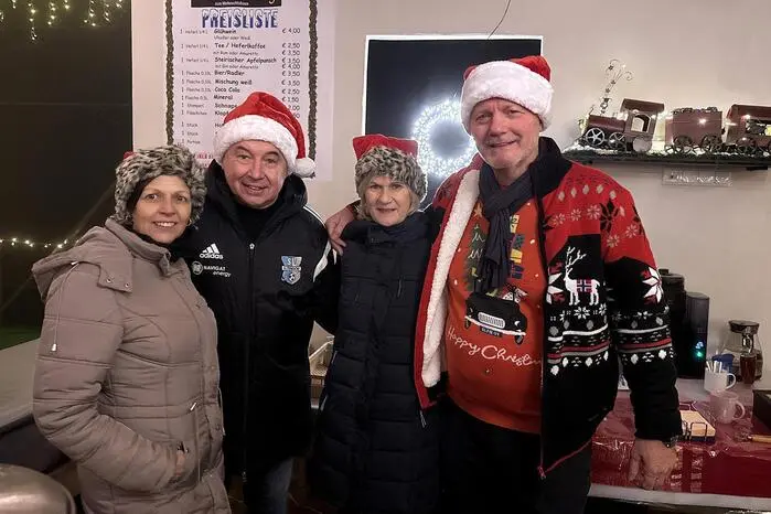 Weinverkostung, Glühwein, Kinderpunsch und kleine Häppchen sorgten für eine familienfreundliche Atmosphäre unter den kleinen wie großen Laternenträgern.