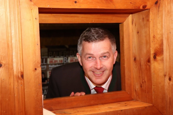Veranstalter Manfred Eberhard von der Volkspartei Steuerberg hatte gut lachen, bei dem großen Besucherandrang.