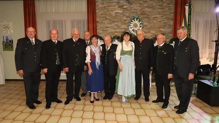  Die Kameradschaft vom Edelweiß lud kürzlich zum traditionellen Edelweißball ins Gasthaus Kleinmeier in Unterweißenbach (Stadtgemeinde Feldbach) 