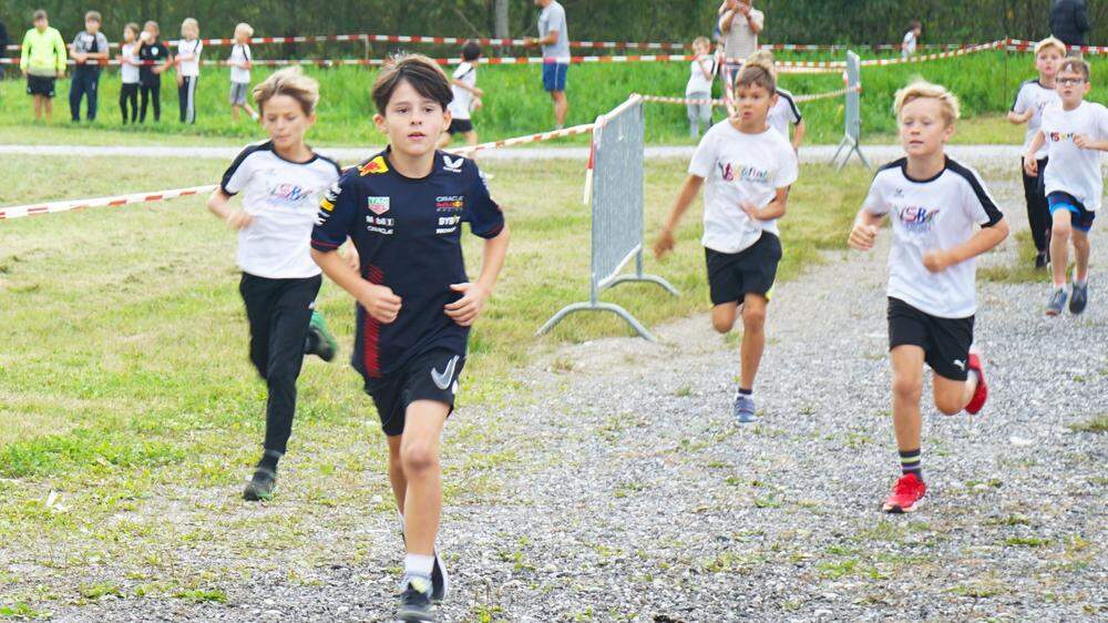 176 Schülerinnen und Schüler aus sechs Volksschulen nahmen am Schulcrosslauf teil