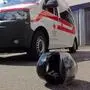 First Responder, Sanitäter und ein Motorradfahrer halfen der Frau