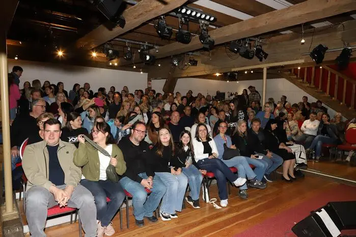 Das Albecker Schlosstheater war bis auf den letzten Platz gefüllt.