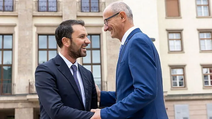 "Sollten ÖVP und SPÖ in der gemeinsamen Landesregierung beim Wohnen wieder nichts weiterbringen, steht die Lösungsfähigkeit einer solchen Koalition auch auf Bundesebene infrage", sagt Peter Plaikner