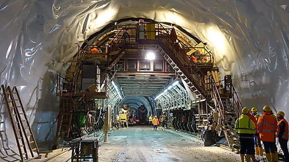 Die Arbeiten im neuen Tunnel laufen auf Hochtouren