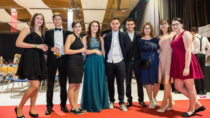 Unter dem Motto "Aus Daumen mal Pi wird ein Genie" veranstalteten die Maturanten der HTL Wolfsberg den 35. Technikerball in der Eventhalle Kleinedling. 