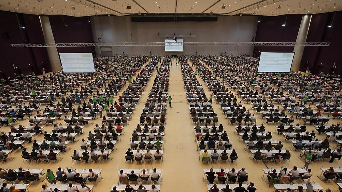 Testteilnehmer im Rahmen eines Aufnahmetests für das Medizinstudium am Freitag, 05. Juli 2019, in der Stadthalle in Graz.