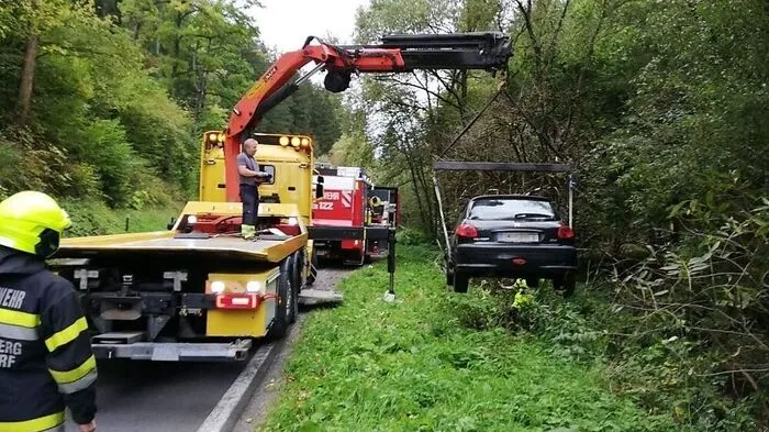 Das Auto musste aus dem Graben geborgen werden