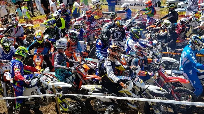 Die Motoren heulten Mitte April erstmals in Rinegg. Auf der neuen Strecke fand der Enduro-Auftakt 2018 statt.