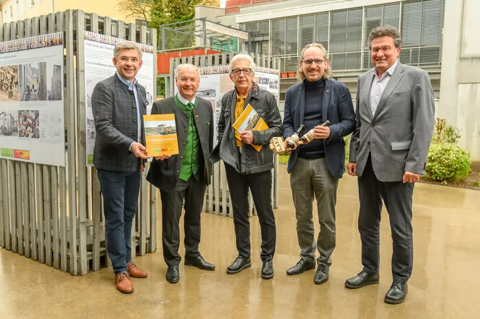 Es wurde auch die Ausstellung feierlich eröffnet.