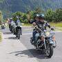 Bikerinnen und Biker fahren am Sonntag durch das Land und sammeln für die freiwilligen Einsatzkräfte