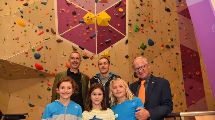 Die Klagenfurter Kletterhalle Boulderama in der Nähe des Südrings ist um ein schönes Stück gewachsen. Der Blick auf die neue Kletterwand von unten ist Respekt einflösend. Am Samstag feierte das Boulderamateam mit vielen Gästen den gelungenen Zubau.