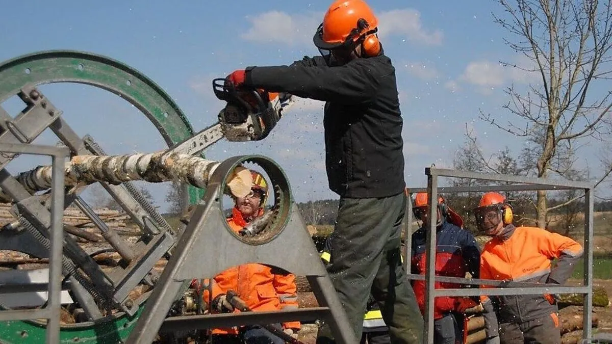 Feuerwehrleute übten das Arbeiten im Forst in Kalsdorf bei Ilz