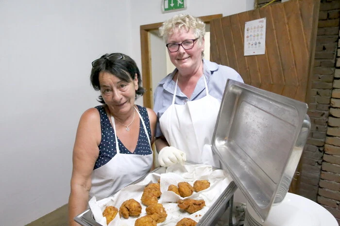 Neben der reichhaltigen Sortenvielfalt edler Weine aus der Region bestand auch die Möglichkeit, Bauernschmankerln sowie Fisch- und Käsespezialitäten zu verkosten. 
