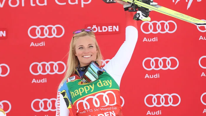 Lara Gut holte ihren zweiten Sieg in Sölden und fuhr mit 1,44 Sekunden Vorsprung auf die Zweitplatzierte in das Ziel.