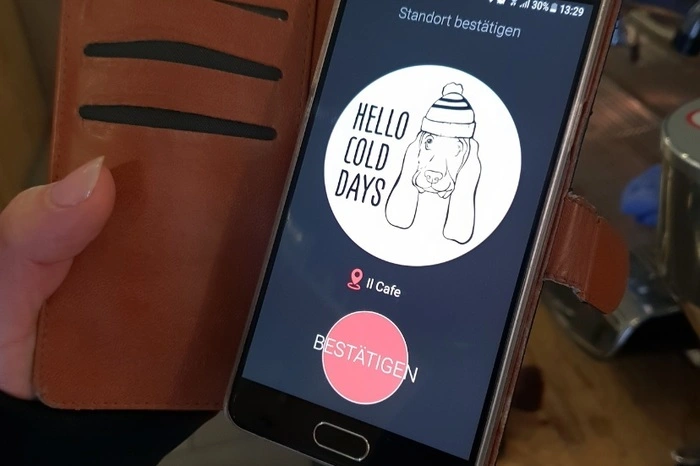 Und so geht's: Der Kunde lädt sich die dazugehörige App aufs Handy.