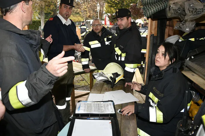 Vom Feuerwehr-Bootshaus im Klingerpark aus wurde der Einsatz koordiniert. Drohnen wurden auf den Weg geschickt, um den Einsatz der Freiwilligen Helfer im schwer zugänglichen Gebiet zu optimieren.