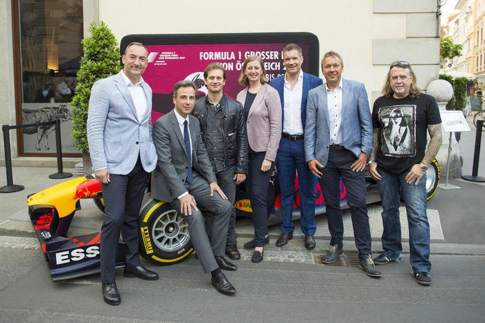 Weitere Ehrengäste: Vizebürgermeister Mario Eustacchio, Bürgermeister Siegfried Nagl, Landesrätin Barbara Eibinger-Miedl, Assinger, Strobl und Tattoo-Ikone Mario Barth ...