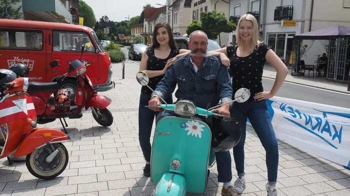 Viele Ausfahrten mit dem Motorrad stehen im Rahmen der viertägigen Vespa Days in Pörtschach an. Es geht rund um den Wörthersee und über Arnoldstein bis nach Tarvis. Am Freitag gab es gleich die erste Ausfahrt. Die Veranstaltung findet zum ersten Mal statt. Einige der Vespafahrer rollten sogar aus Deutschland, der Schweiz, Liechtenstein und Italien an.