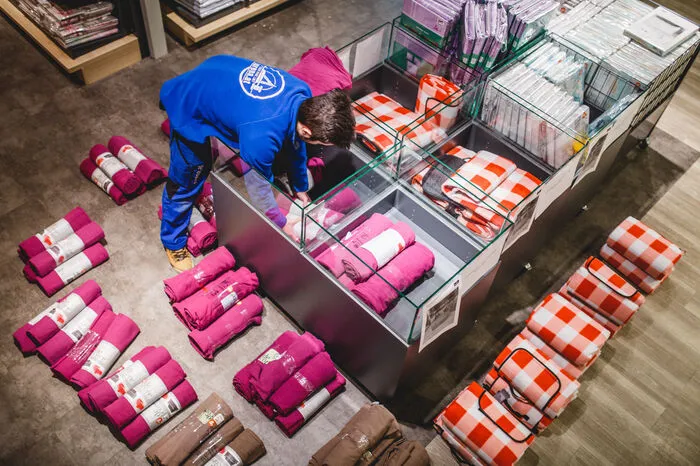 Mehr als 40.000 Artikel sollen innerhalb von 25 Werktagen unter den Hammer kommen. Die ersten Zuschläge werden ab 31. Jänner erteilt - die Objekte werden im Rahmen mehrerer Auktionen verkauft.