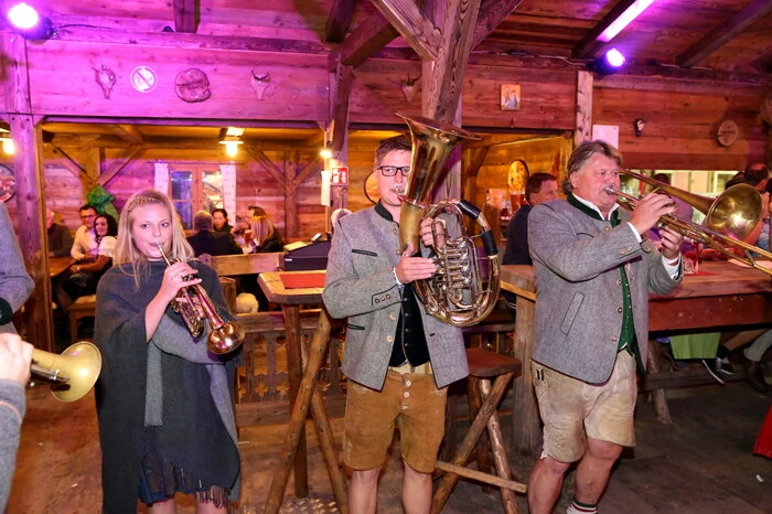 Für den musikalischen Aufputz sorgte die Ebersteiner Kirchtagsmusi unter Walter Sunitsch (rechts)