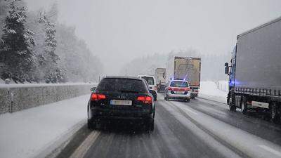 Auf Kärntens schneebedeckten Straßen ist Vorsicht geboten