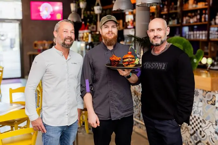 Von links: Andreas Mörtl, Christopher Pohl, Chefkoch im Stern und Martin Pohl