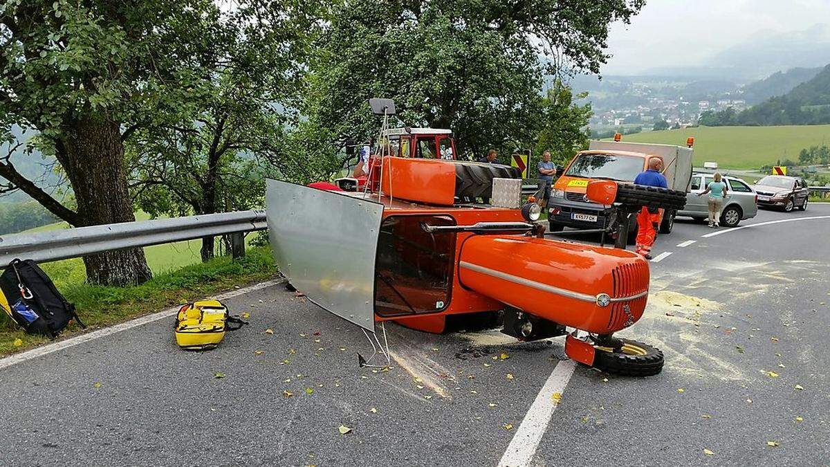 Der umgestürzte Oldtimer-Traktor